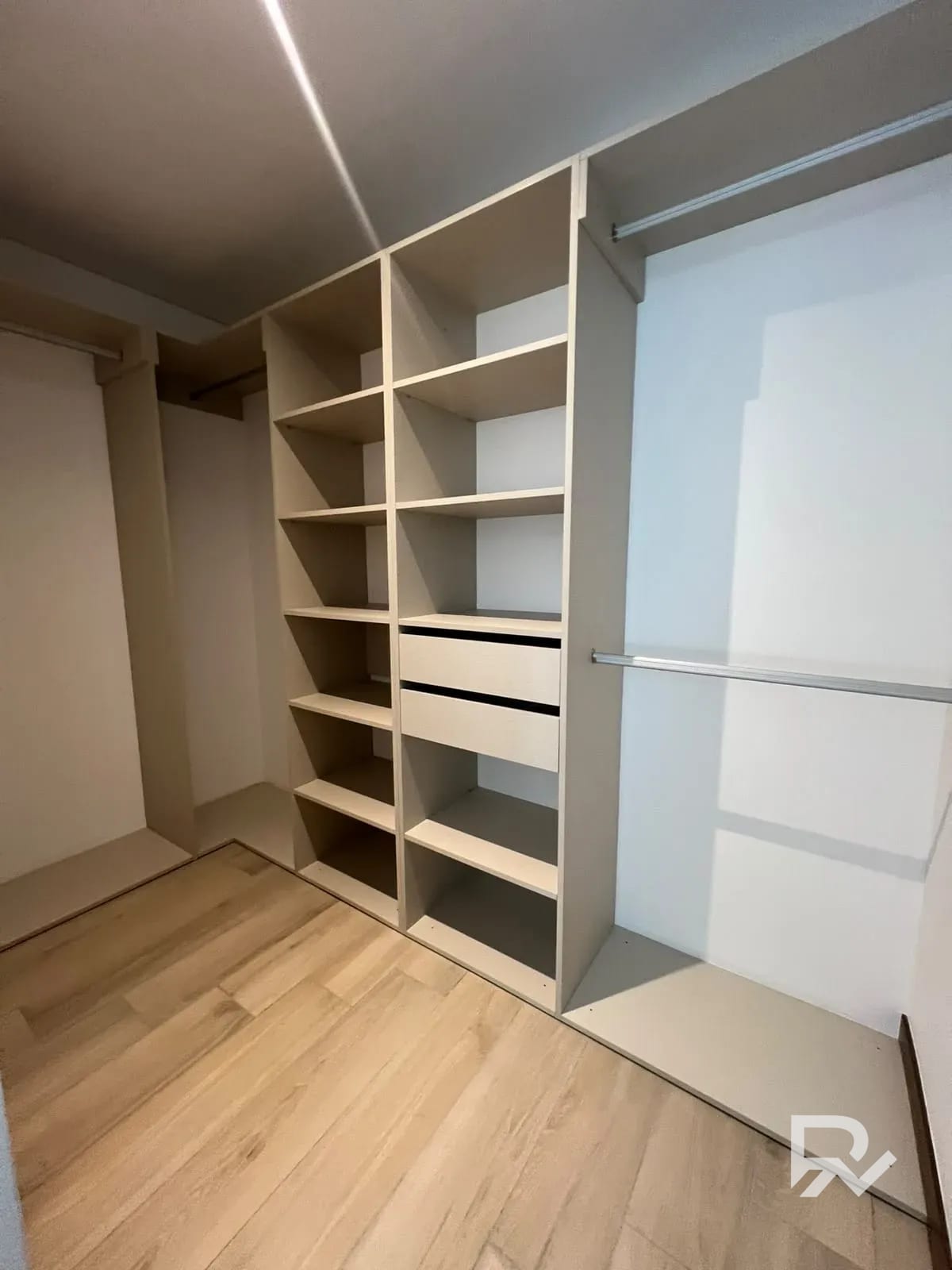 Alquiler de hermoso apartamento en Ferre Diez zona 10 para estrenar — Apartamento en Alquiler en Ferré Diez, Zona 10, Guatemala, Ciudad — foto 16 de 17