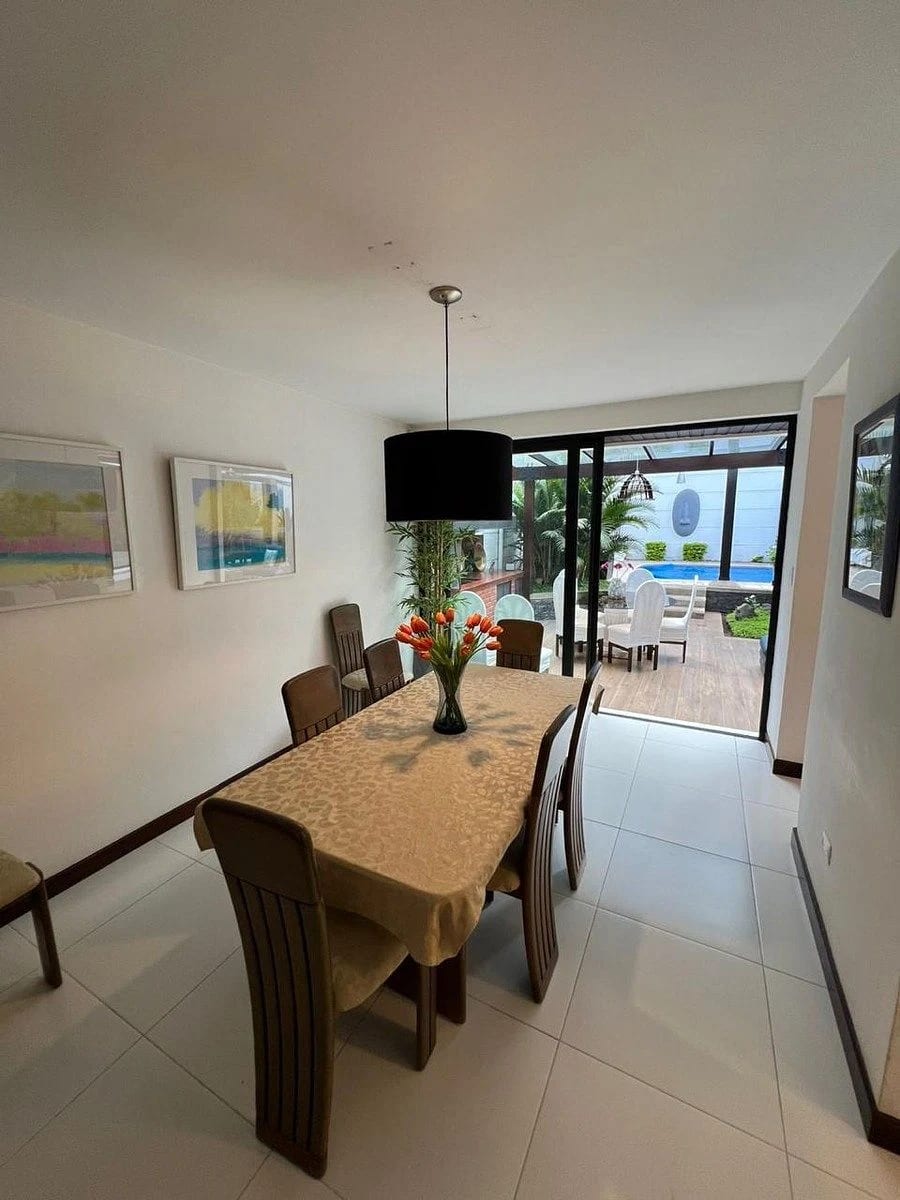 Vista Hermosa 1, Zona 15 | Moderna Casa, con Piscina y Amplios Espacio — Casa en Venta en Vista Hermosa I, Zona 15, Guatemala, Ciudad — foto 5 de 17