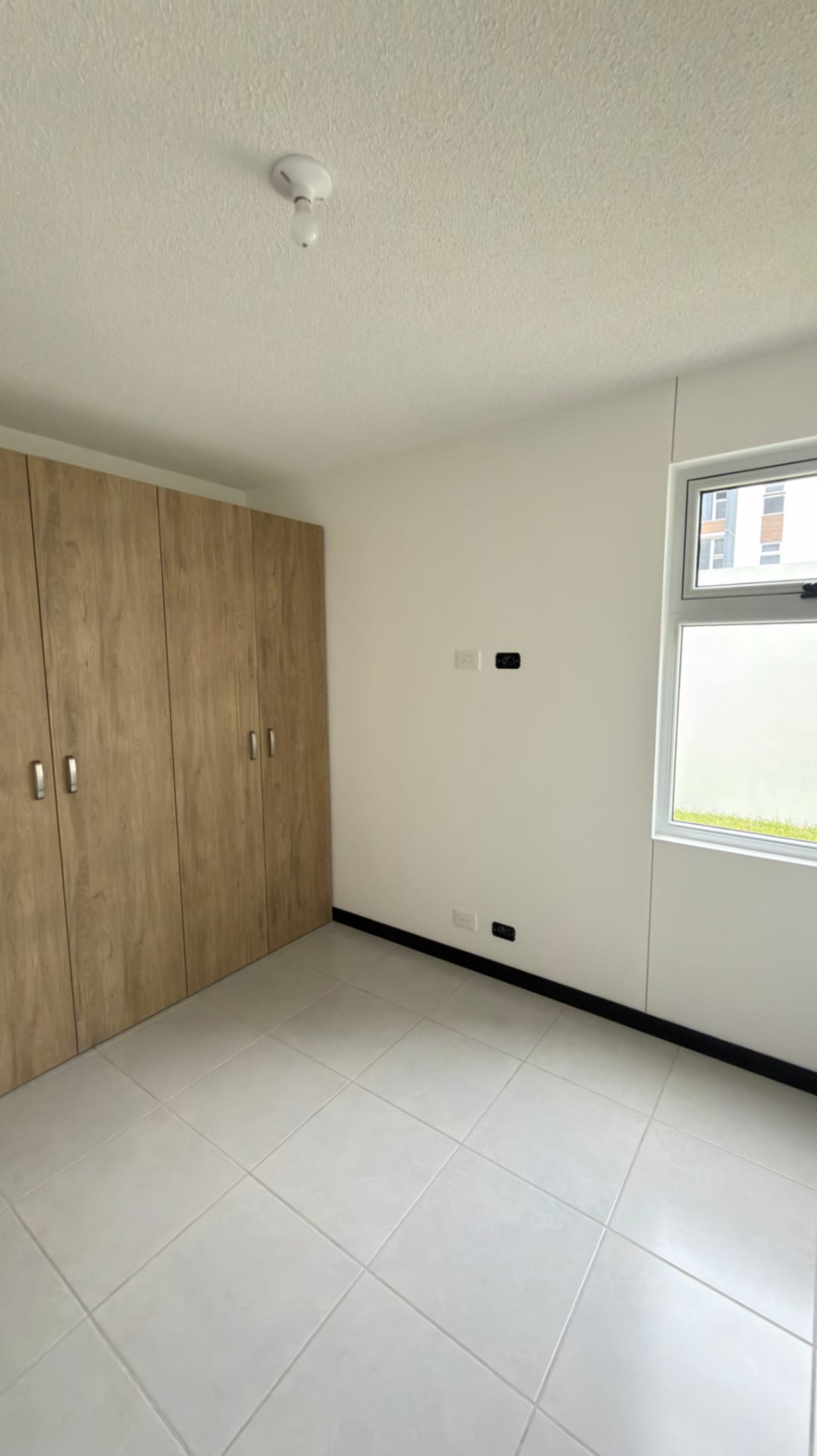 APARTAMENTO EN RENTA CON AMPLIO JARDÍN — Apartamento en Alquiler en Condado Naranjo, Zona 4 Mixco, Guatemala, Ciudad — foto 4 de 16