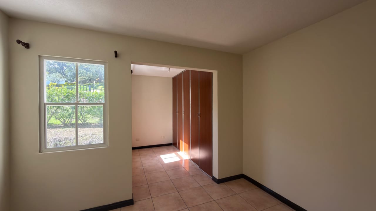 CASA EN RENTA TIPO VICTORIA CONDADI NARANJO — Casa en Alquiler en Condado Naranjo, Zona 4 Mixco, Guatemala, Ciudad — foto 6 de 8