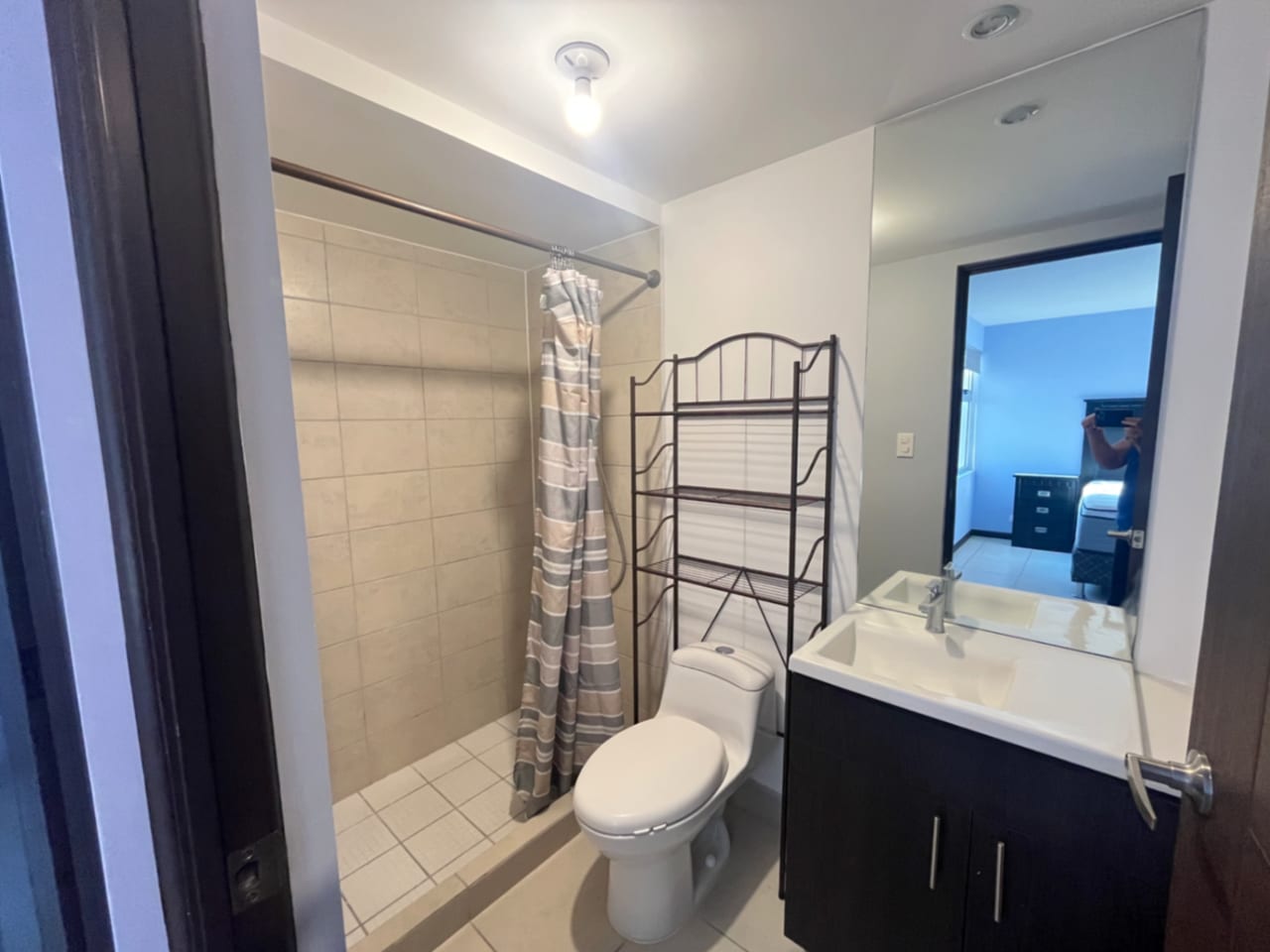 RENTA DE APARTAMENTO AMUEBLADO CONDADO NARANJO/ALEGRIA — Apartamento en Alquiler en Condado Naranjo, Zona 4 Mixco, Guatemala, Ciudad — foto 13 de 17