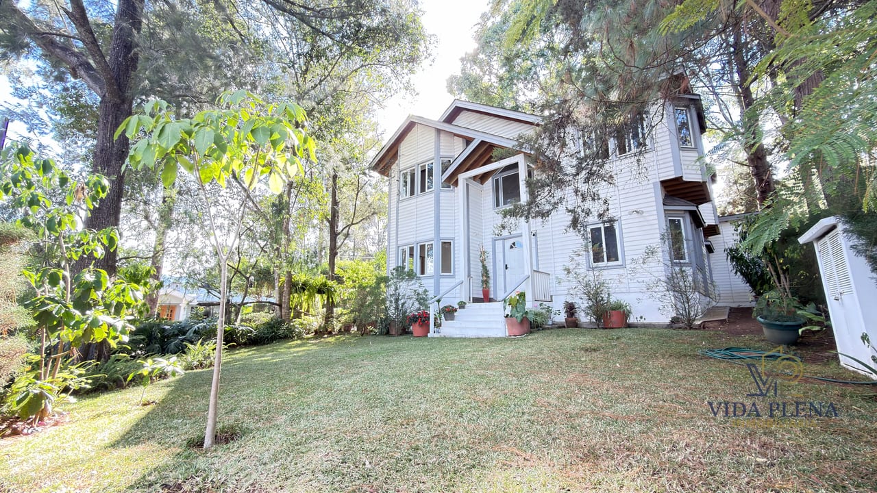 VENTA CASA EN MADERA/ Ubicada a 500 mts del Club Campestre La Montaña — Casa en Venta en Club Campestre La Montaña, Zona 6 Mixco, Guatemala, Ciudad — foto 1 de 14