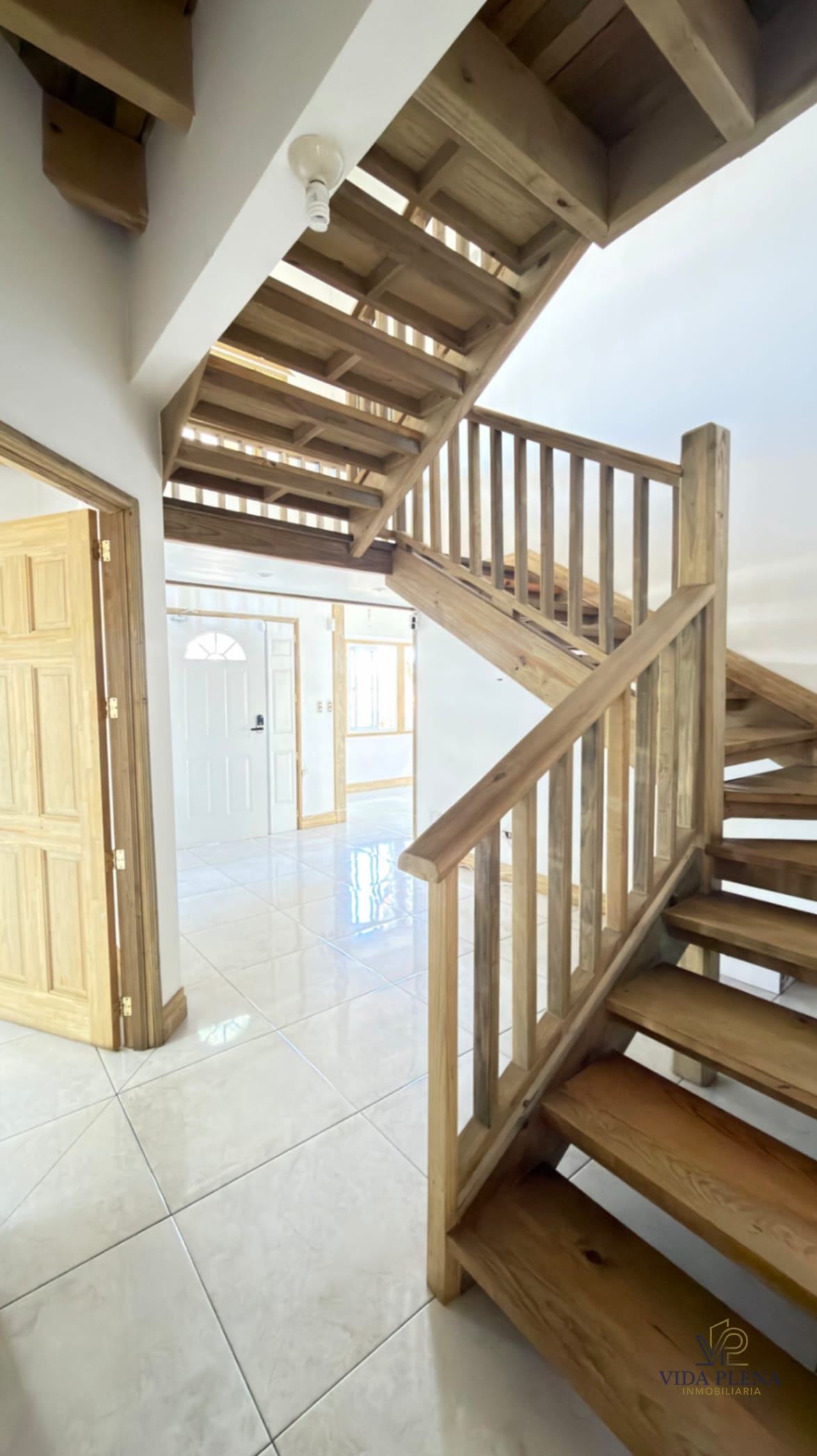 VENTA CASA EN MADERA/ Ubicada a 500 mts del Club Campestre La Montaña — Casa en Venta en Club Campestre La Montaña, Zona 6 Mixco, Guatemala, Ciudad — foto 4 de 14