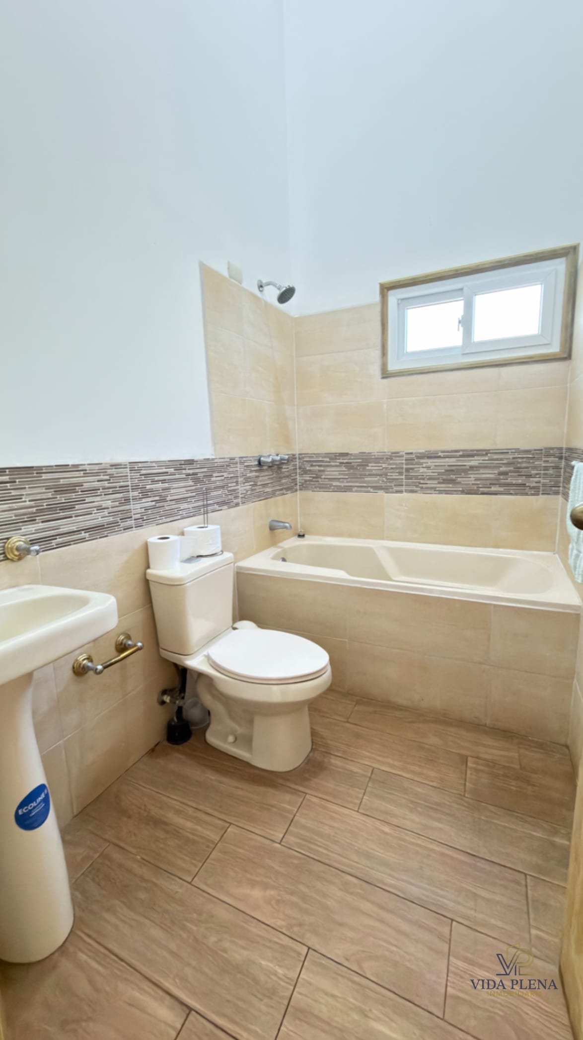 VENTA CASA EN MADERA/ Ubicada a 500 mts del Club Campestre La Montaña — Casa en Venta en Club Campestre La Montaña, Zona 6 Mixco, Guatemala, Ciudad — foto 7 de 14