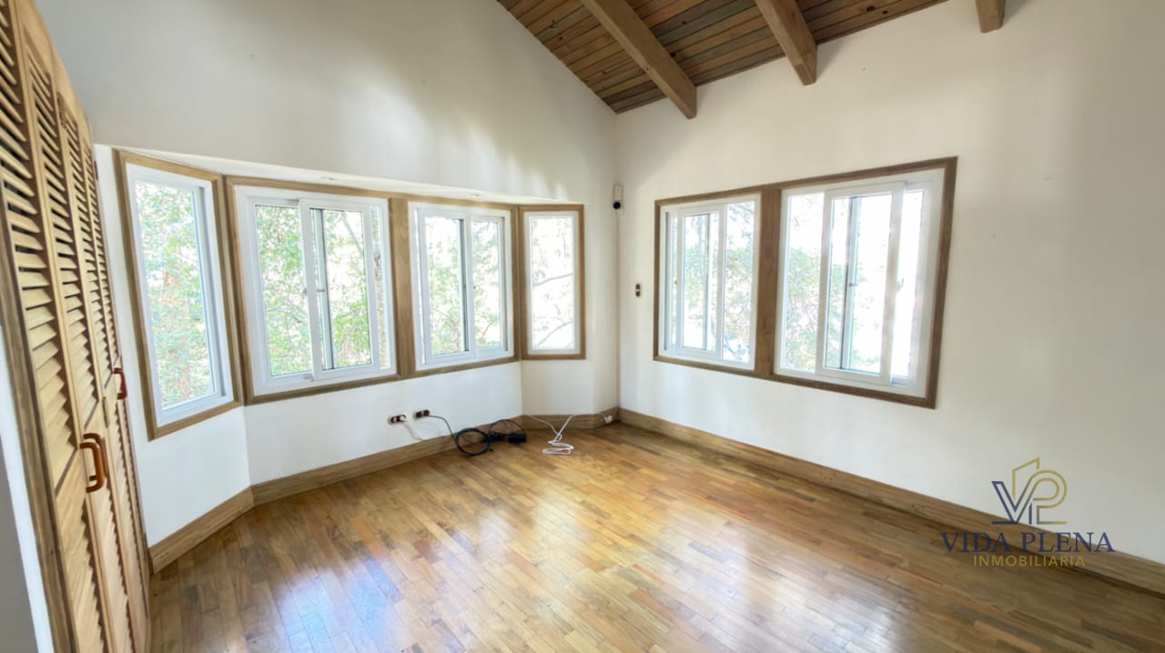 VENTA CASA EN MADERA/ Ubicada a 500 mts del Club Campestre La Montaña — Casa en Venta en Club Campestre La Montaña, Zona 6 Mixco, Guatemala, Ciudad — foto 9 de 14