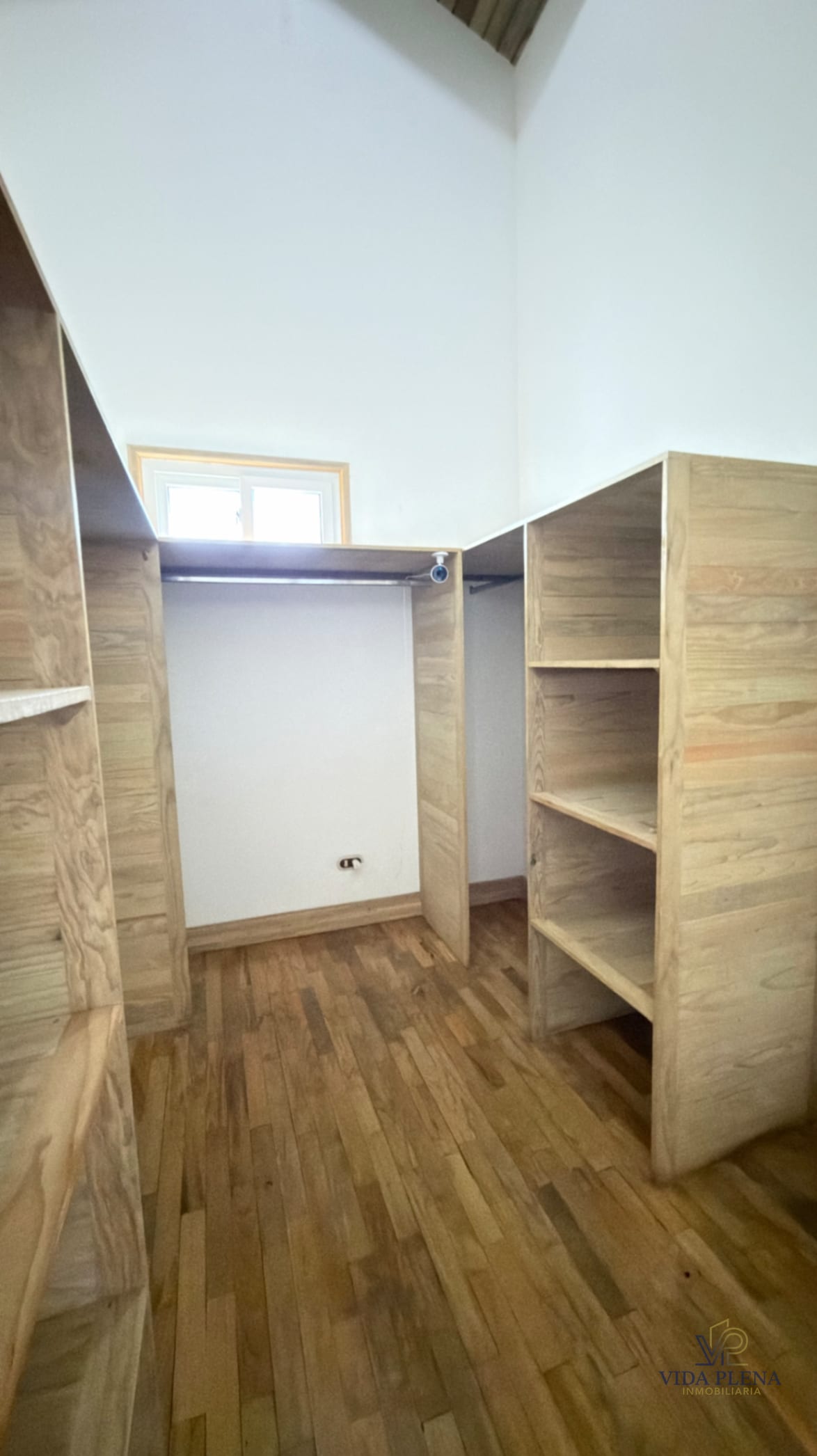 VENTA CASA EN MADERA/ Ubicada a 500 mts del Club Campestre La Montaña — Casa en Venta en Club Campestre La Montaña, Zona 6 Mixco, Guatemala, Ciudad — foto 10 de 14