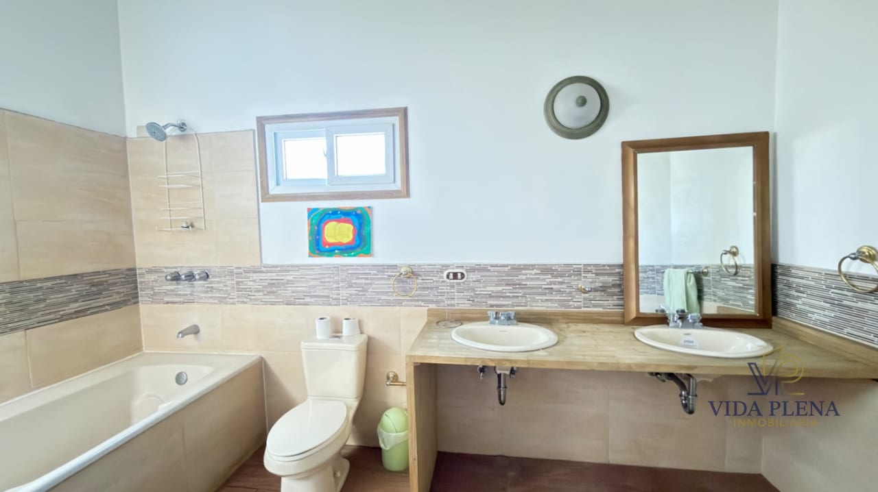 VENTA CASA EN MADERA/ Ubicada a 500 mts del Club Campestre La Montaña — Casa en Venta en Club Campestre La Montaña, Zona 6 Mixco, Guatemala, Ciudad — foto 11 de 14