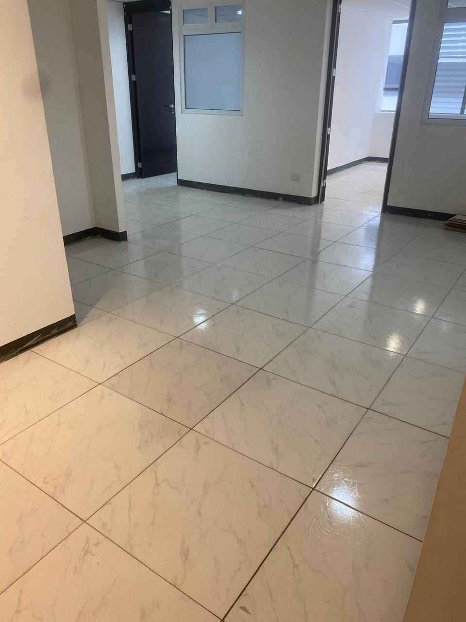 Oficina en Renta Z 10 Centro Empresarial — Oficina en Alquiler en Centro Empresarial, Zona 10, Guatemala, Ciudad — foto 2 de 8