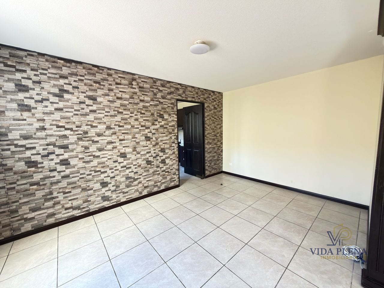 Casa en Renta Tipo Navarra Esquina /Condado Naranjo — Casa en Alquiler en Condado Naranjo, Zona 4 Mixco, Guatemala, Ciudad — foto 4 de 17