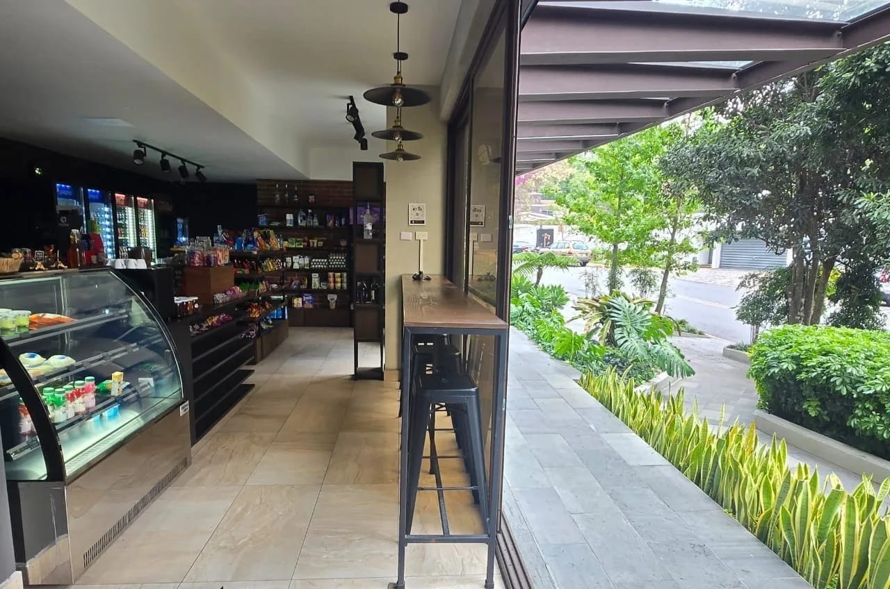Alquilo local comercial en vh2 zona 15 - Image 2