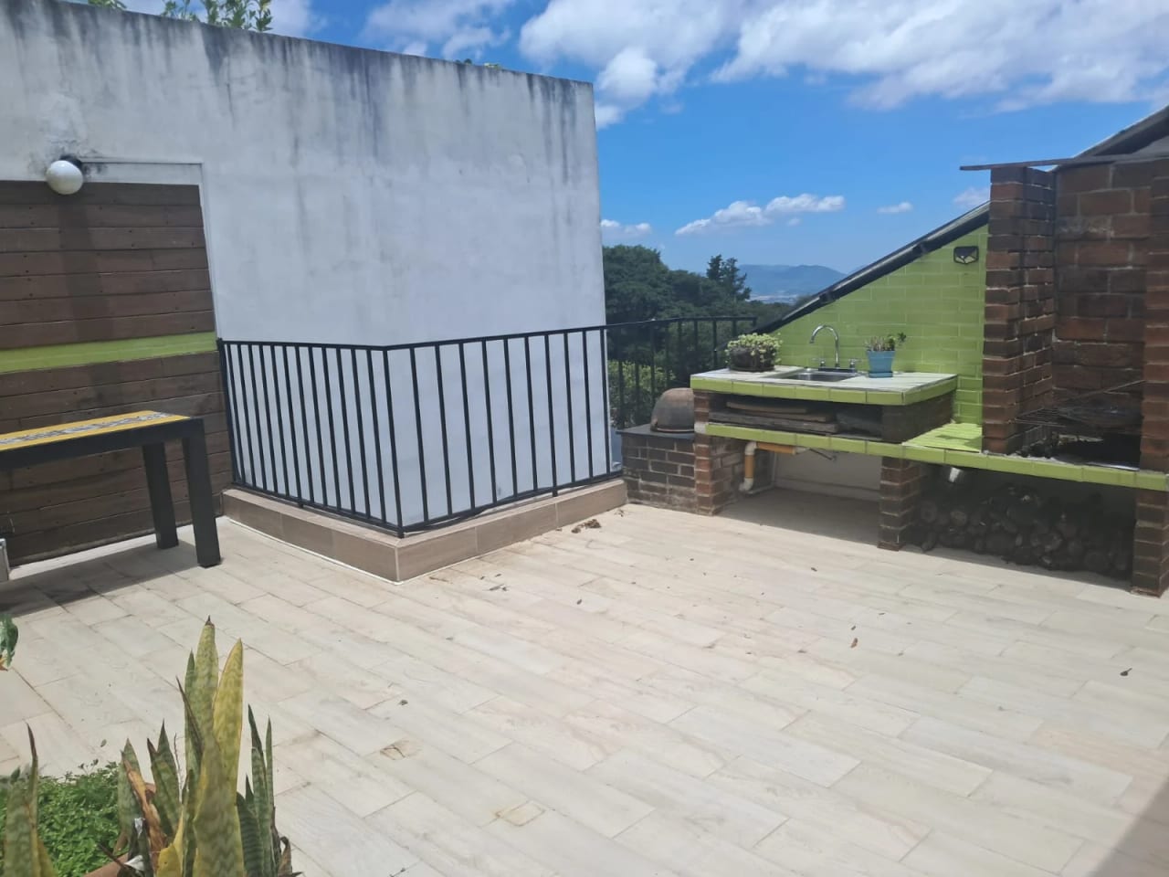 VISTA DE ENSUEÑO — Casa en Alquiler en Bellas Luces, Santa Catarina Pinula, Guatemala, Ciudad — foto 2 de 4