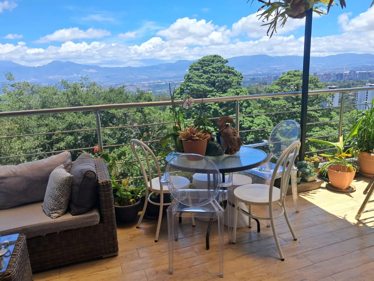 VISTA DE ENSUEÑO — Casa en Alquiler en Bellas Luces, Santa Catarina Pinula, Guatemala, Ciudad — foto 4 de 4
