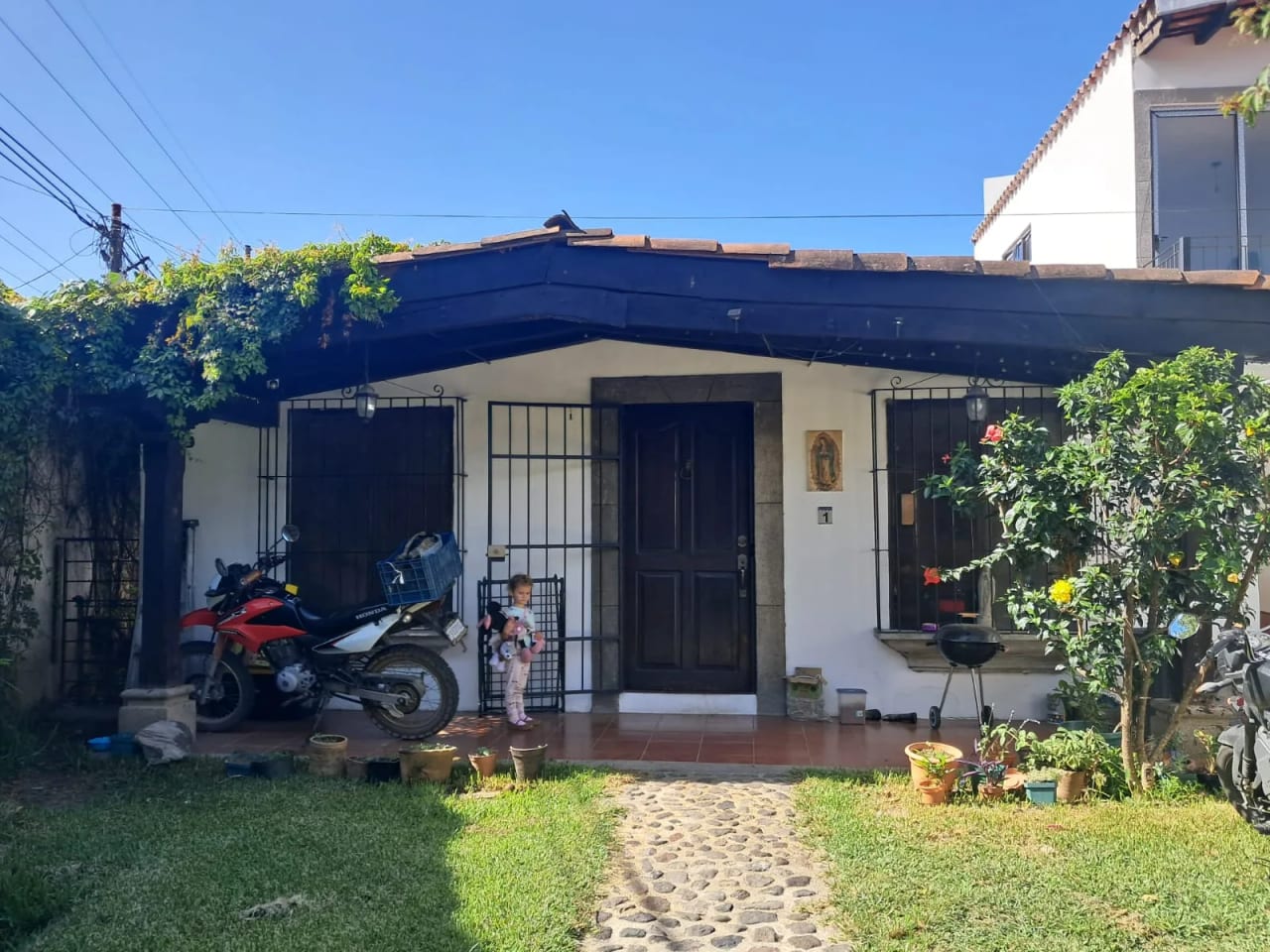 Encanto colonial, jardín y piscina. San Pedro Las Huertas — Casa en Venta en San Rafael Pie de la Cuesta, Sacatepéquez — foto 4 de 4