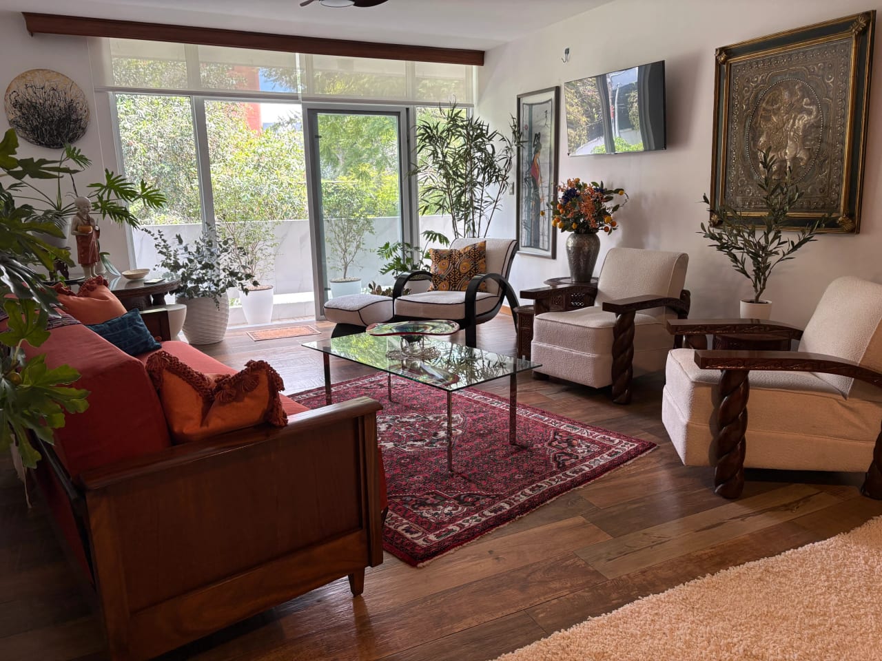 Ubicacion Privilegiada, en el Corazon Z de .10. Comodidad y Estilo — Apartamento en Alquiler en Zona 10, Guatemala, Ciudad — foto 1 de 7