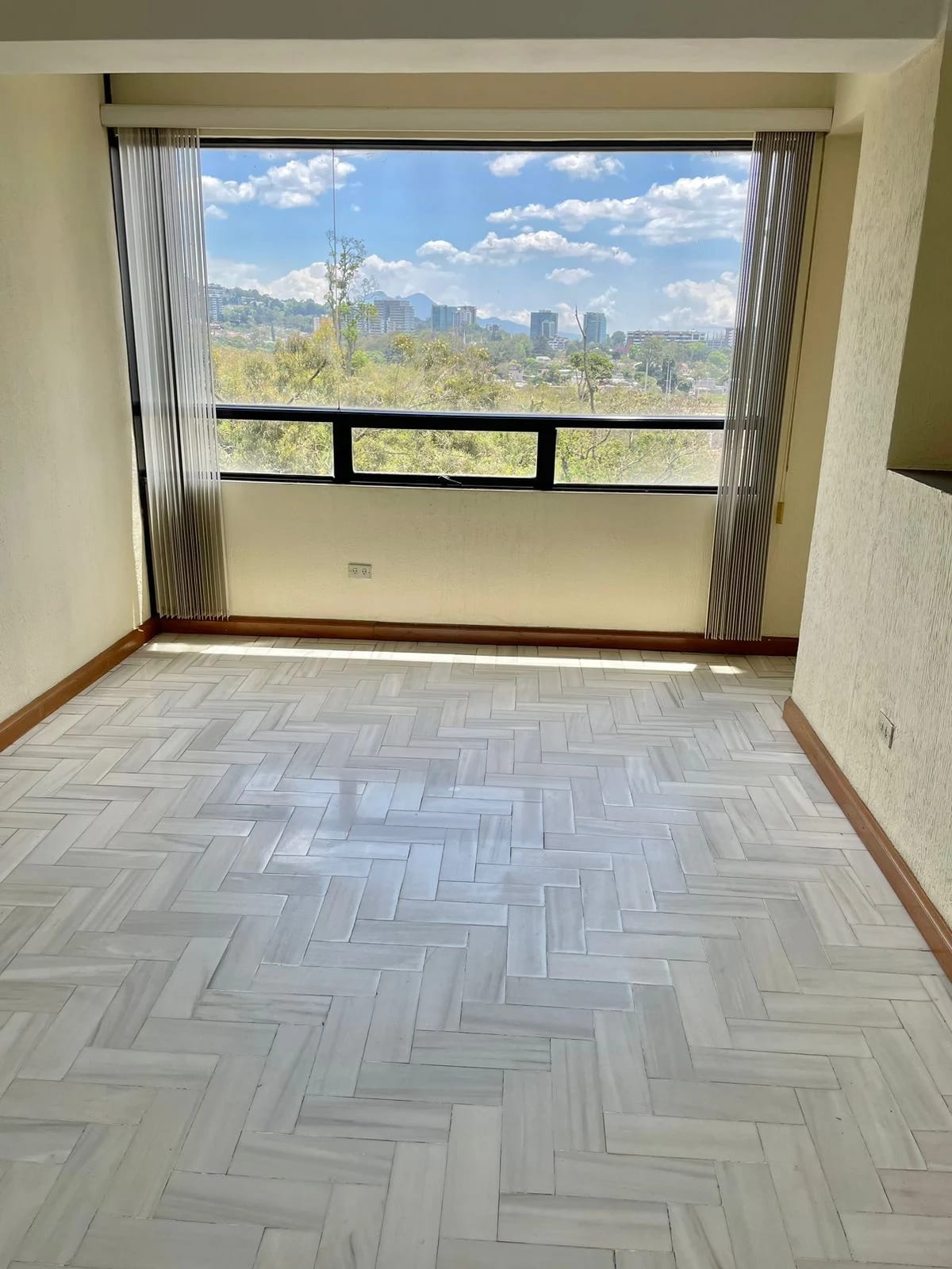 APARTAMENTO EN ANDES DE LA MONTAÑA ZONA 16 — Apartamento en Alquiler en Zona 16, Guatemala, Ciudad — foto 8 de 10