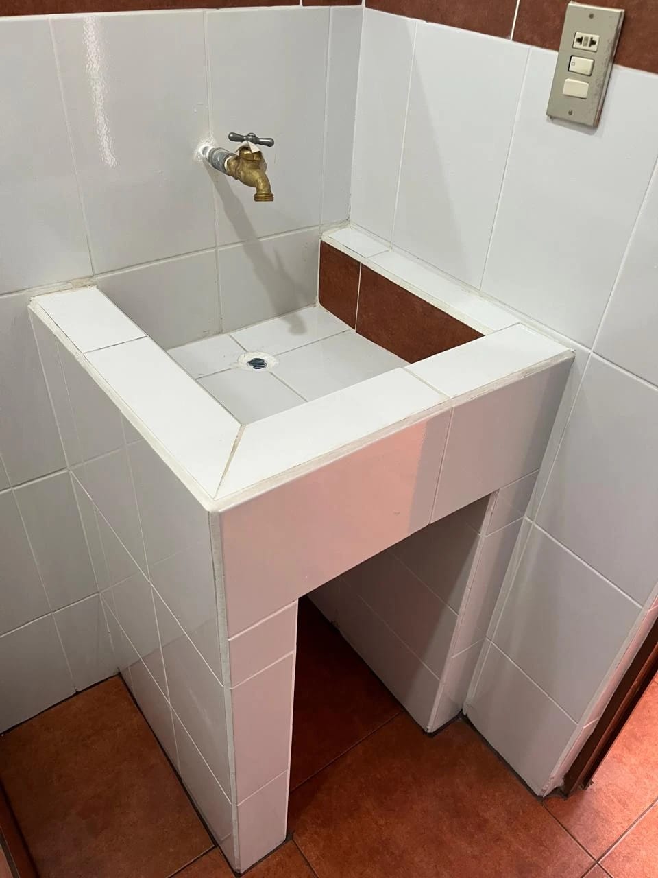 OFICINA EN TIVOLI, ZONA 9 — Oficina en Alquiler en Tívoli, Zona 9, Guatemala, Ciudad — foto 4 de 8