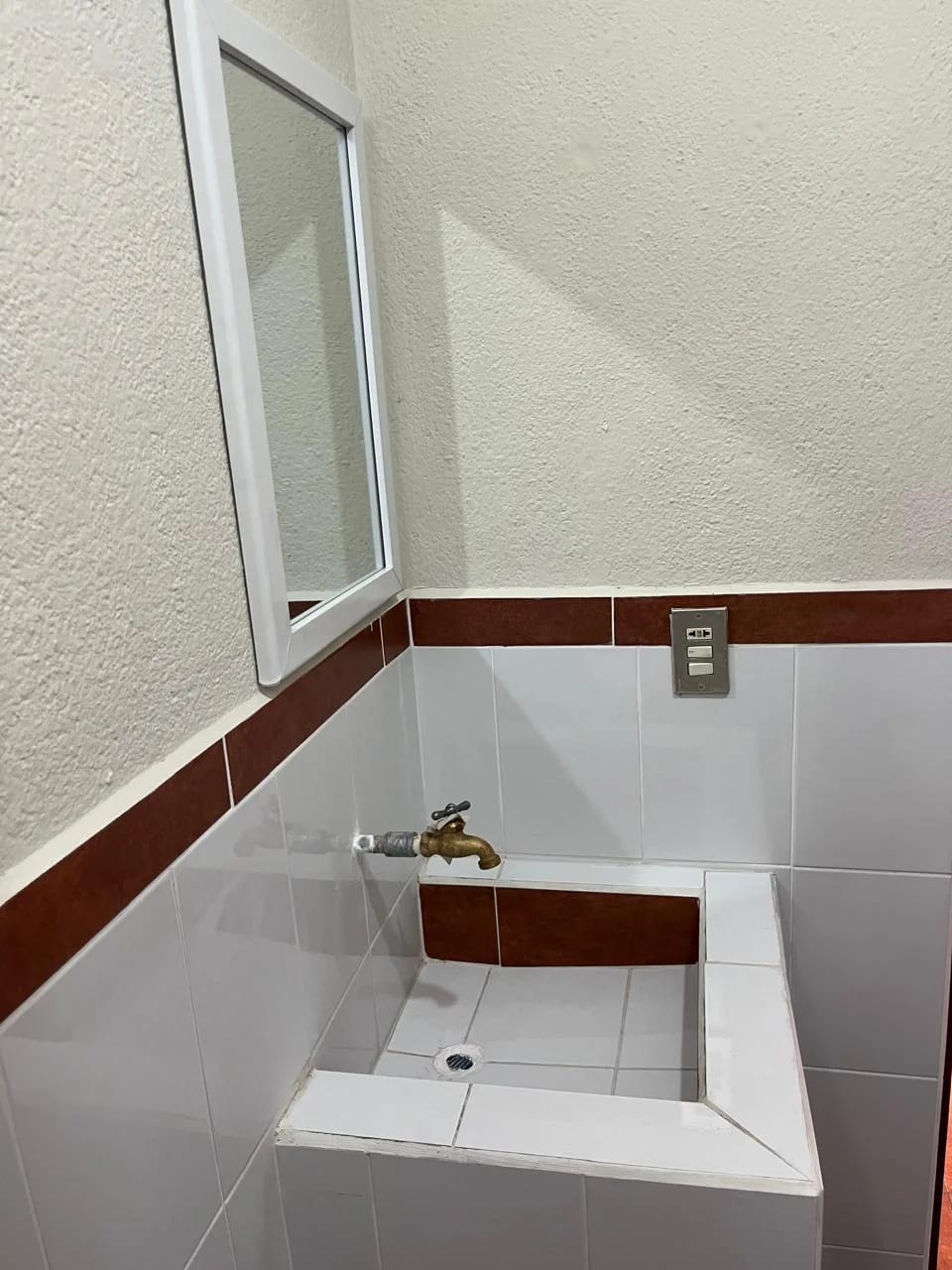OFICINA EN TIVOLI, ZONA 9 — Oficina en Alquiler en Tívoli, Zona 9, Guatemala, Ciudad — foto 3 de 8