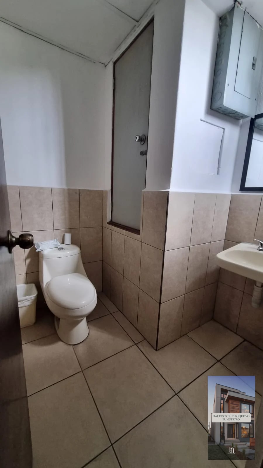 ALQUILO OFICINA EN AVENIDA REFORMA ZONA 9 - 143m2 - 3