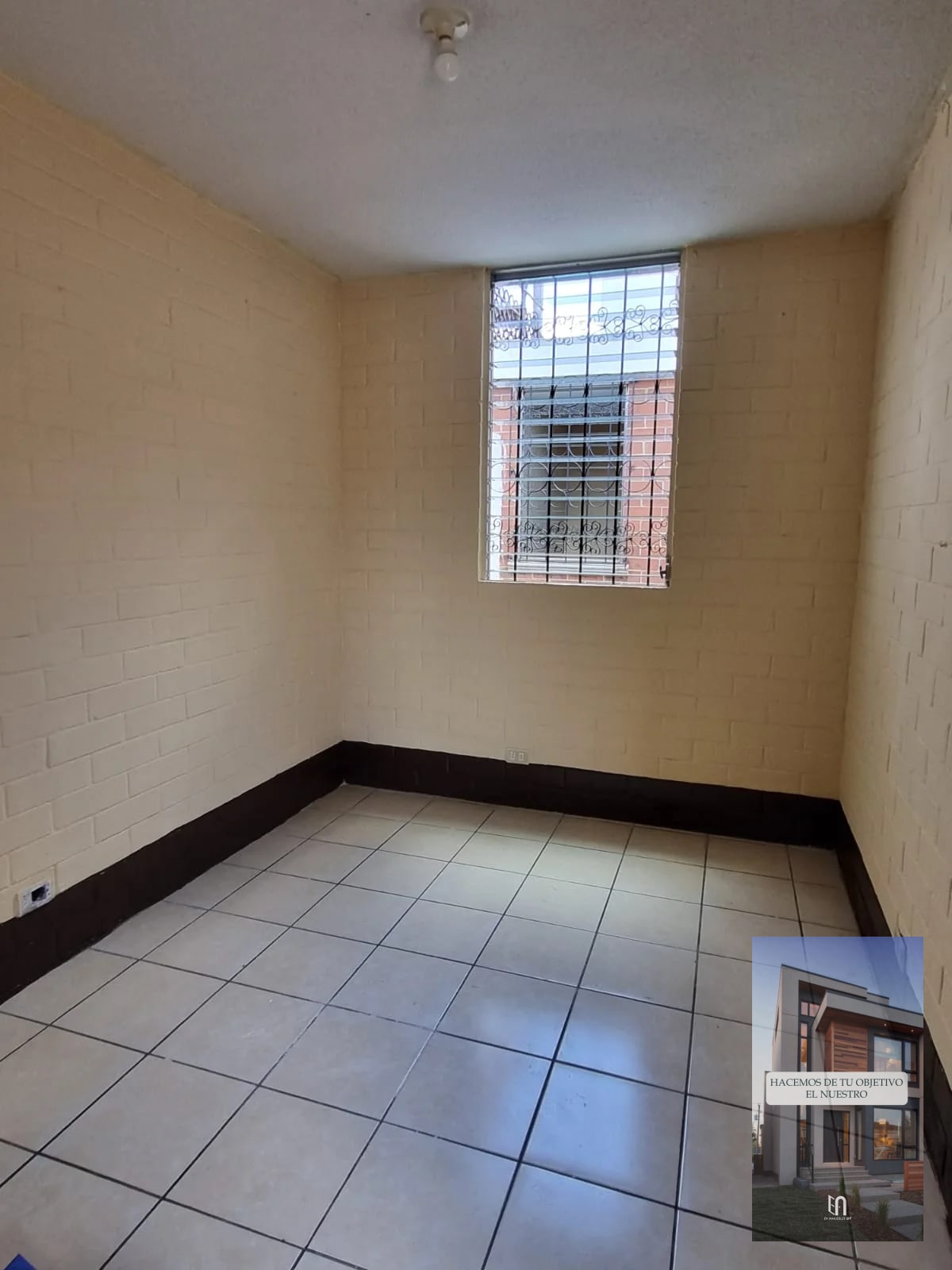 VENDO CASA DE 1 NIVEL EN LOS OLIVOS ZONA 18 - 10