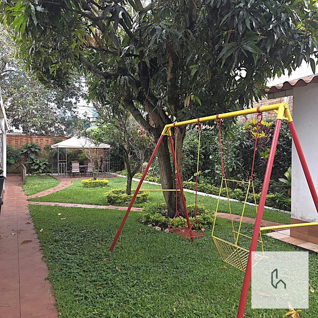 AMPLIA CASA EN RENTA EN ZONA 10 — Casa en Alquiler en Zona 10, Guatemala, Ciudad — foto 6 de 16