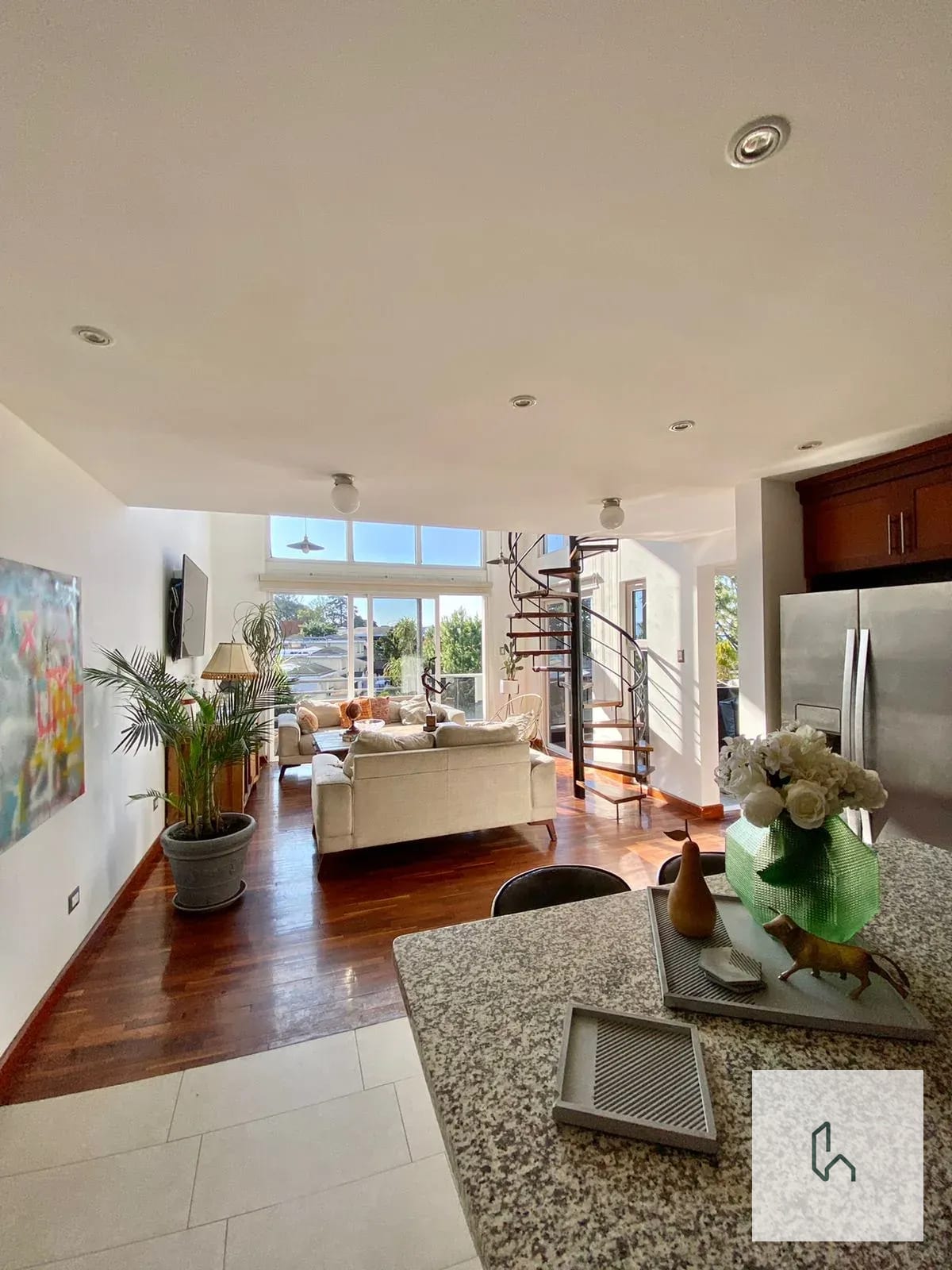 Elegante Apartamento Tipo Loft en Venta en Z.16 la Montaña — Apartamento en Venta en La Montaña, Zona 16, Guatemala, Ciudad — foto 1 de 14