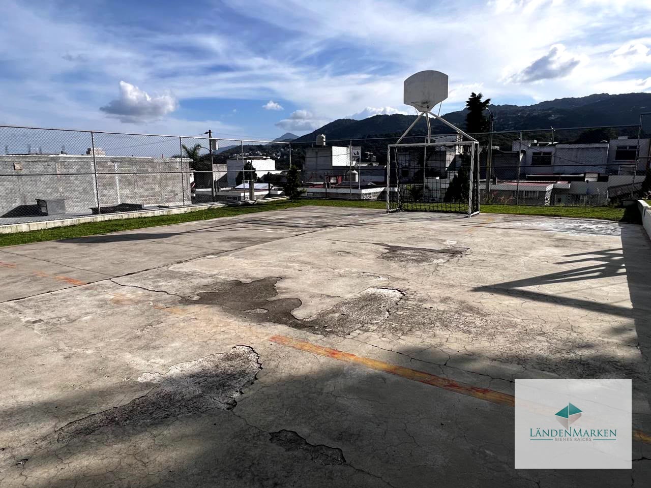 VENTA DE CASA DE UN NIVEL EN SAN CRISTOBAL ZONA 8 DE MIXCO SECTOR A3 — Casa en Venta en Zona 8 Mixco, Guatemala, Ciudad — foto 3 de 11