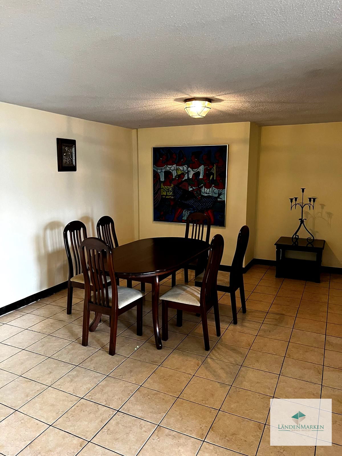 ALQUILER DE AMPLIO APARTAMENTO EN ZONA 10 — Apartamento en Alquiler en Zona 10, Guatemala, Ciudad — foto 2 de 17