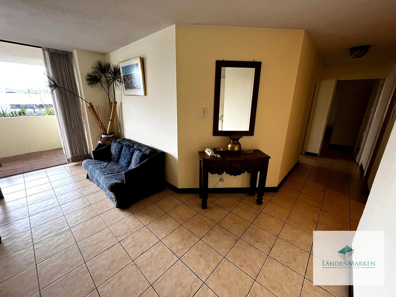 ALQUILER DE AMPLIO APARTAMENTO EN ZONA 10 — Apartamento en Alquiler en Zona 10, Guatemala, Ciudad — foto 3 de 17