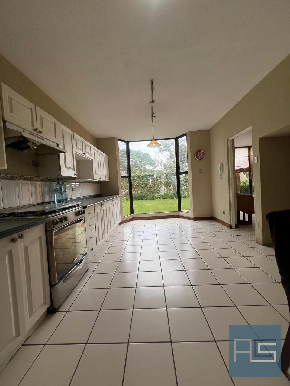 Amplia casa en Venta en Los Manantiales, Carretera a El Salvador — Casa en Venta en San José Pinula, Guatemala, Ciudad — foto 4 de 12