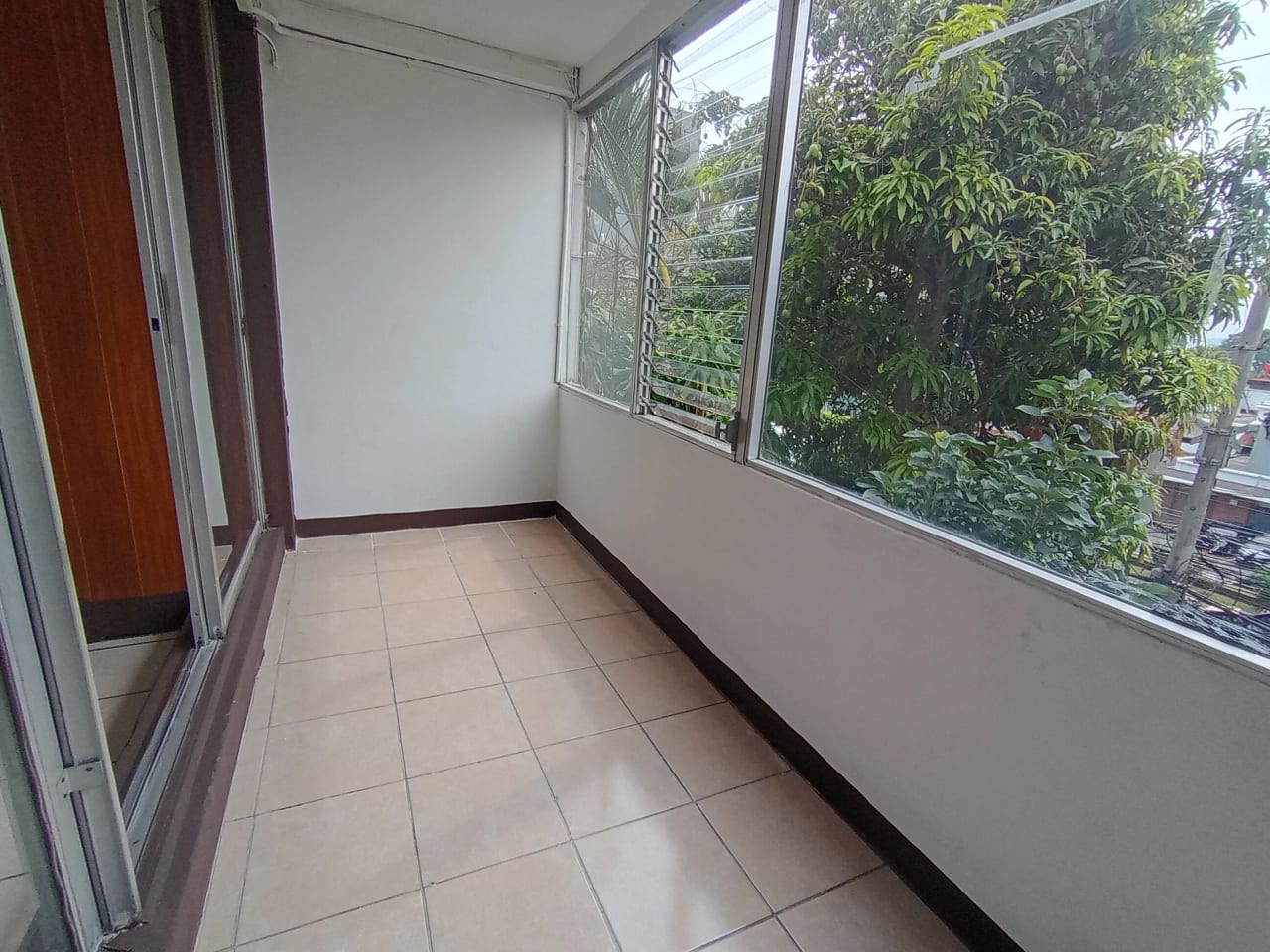 Oficina en renta - zona 10 — Oficina en Alquiler en Zona 10, Guatemala, Ciudad — foto 4 de 6