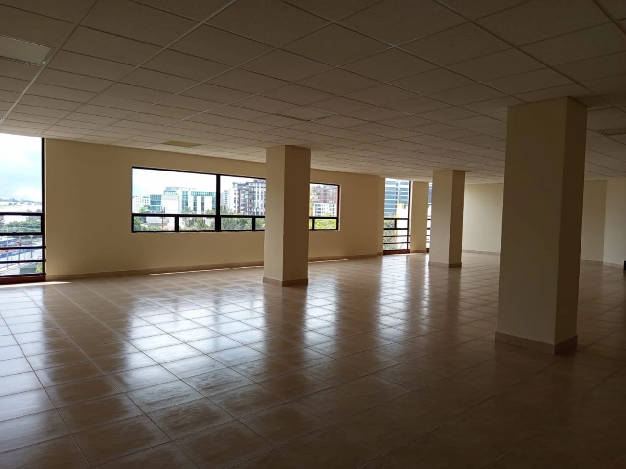 SE RENTA OFICINA EJECUTIVA – 181 MT2 EN EDIFICIO ZONA 13 — Oficina en Alquiler en Zona 13, Guatemala, Ciudad — foto 5 de 13