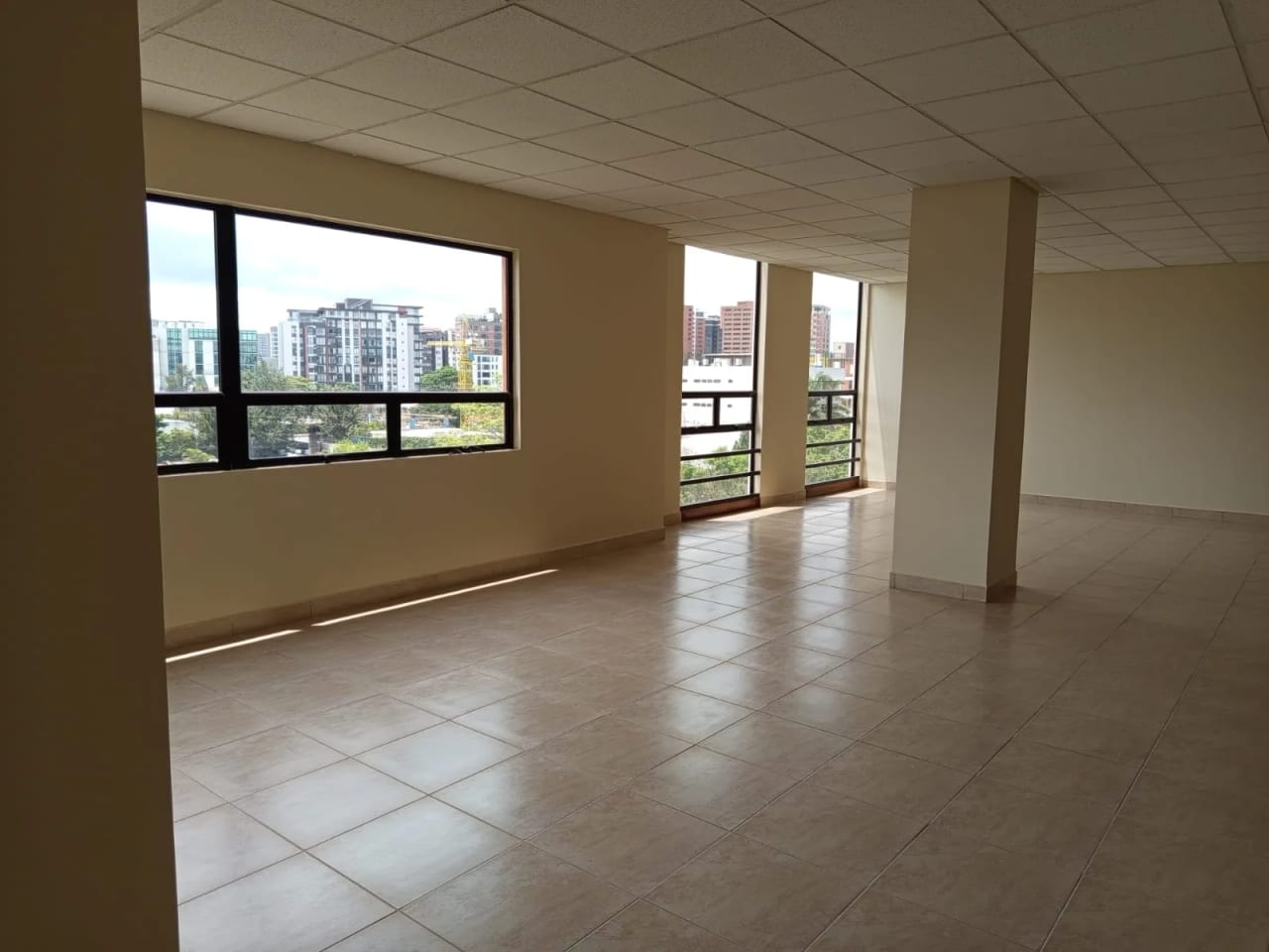 SE RENTA OFICINA EJECUTIVA – 181 MT2 EN EDIFICIO ZONA 13 — Oficina en Alquiler en Zona 13, Guatemala, Ciudad — foto 9 de 13