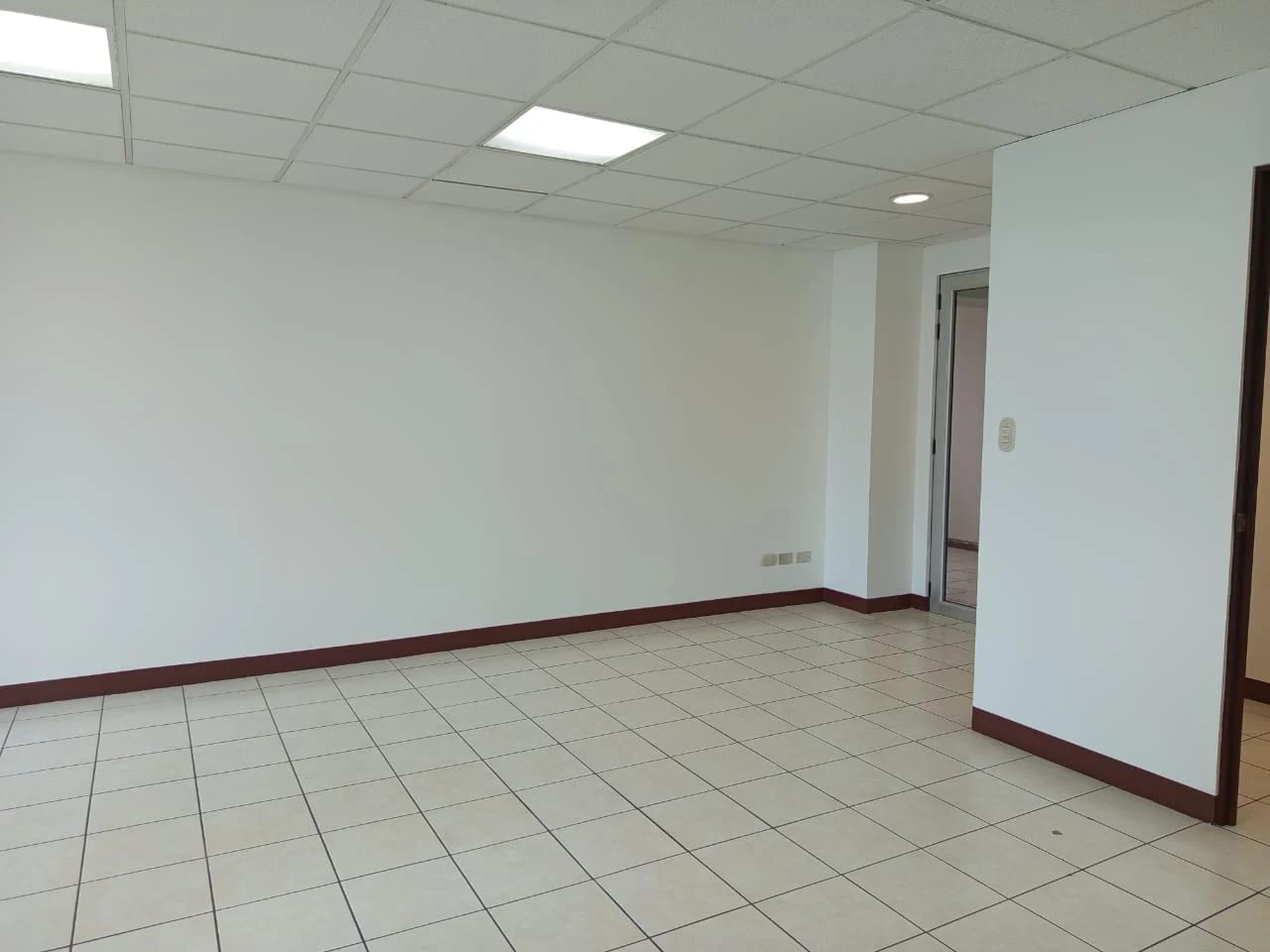 Se renta oficina en zona 10 Oakland — Oficina en Alquiler en Zona 10, Guatemala, Ciudad — foto 6 de 16
