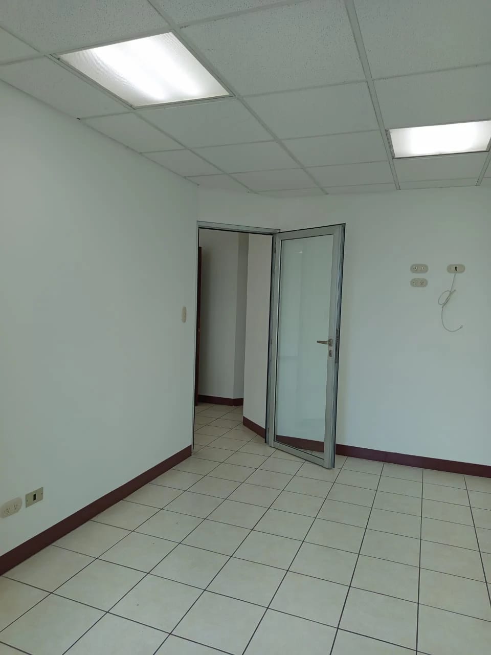 Se renta oficina en zona 10 Oakland — Oficina en Alquiler en Zona 10, Guatemala, Ciudad — foto 9 de 16