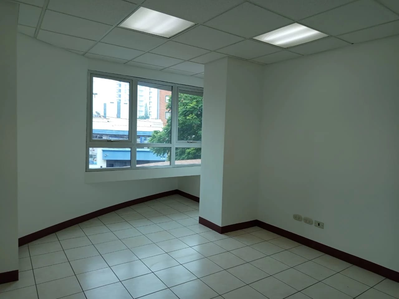 Se renta oficina en zona 10 Oakland — Oficina en Alquiler en Zona 10, Guatemala, Ciudad — foto 10 de 16