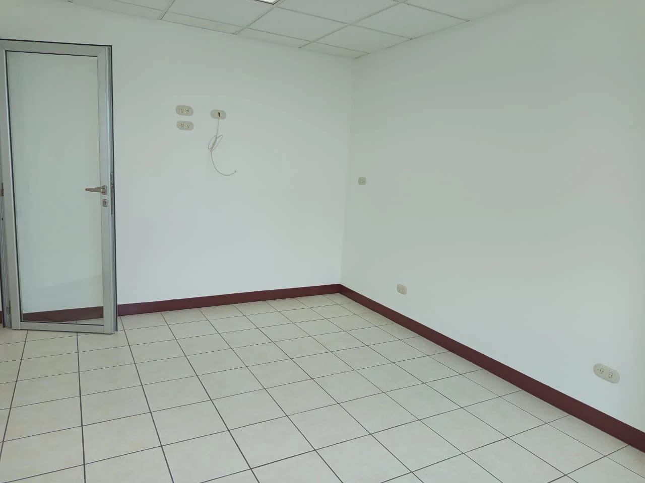 Se renta oficina en zona 10 Oakland — Oficina en Alquiler en Zona 10, Guatemala, Ciudad — foto 11 de 16