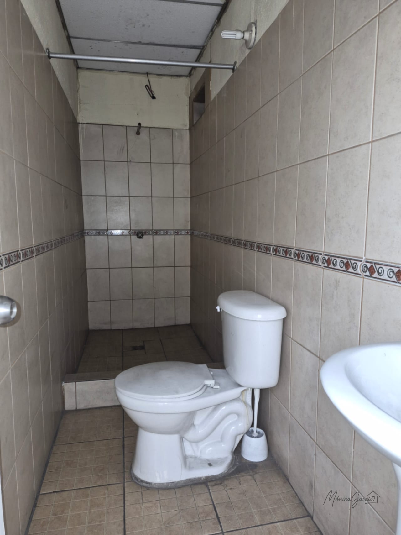 Amplia propiedad comercial en RENTA, zona 11 — Oficina en Alquiler en Zona 11, Guatemala, Ciudad — foto 13 de 15