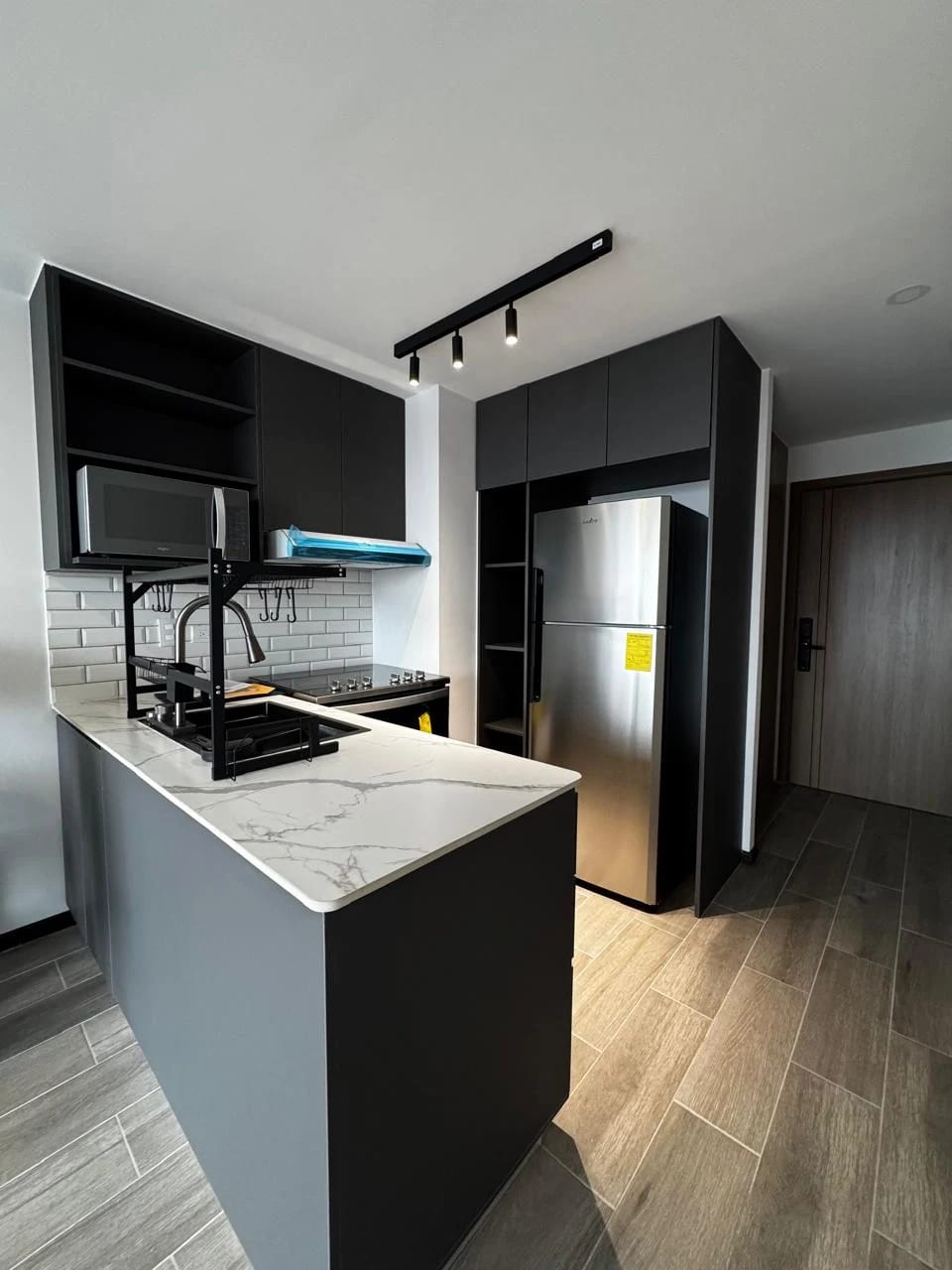 🏢 APARTAMENTO EN RENTA – BIKO APARTAMENTOS, ZONA 10 — Apartamento en Alquiler en Biko, Zona 10, Guatemala, Ciudad — foto 1 de 14