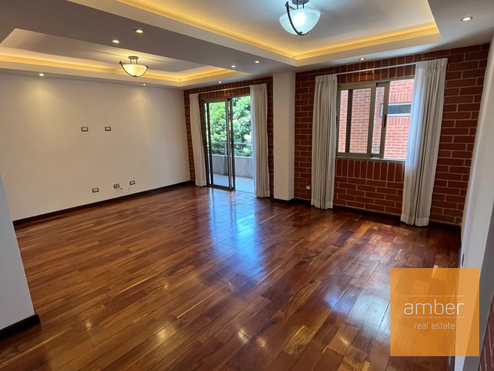 Apartamento en Encinalito de Oakland, zona 10 — Apartamento en Alquiler en Zona 10, Guatemala, Ciudad — foto 1 de 7
