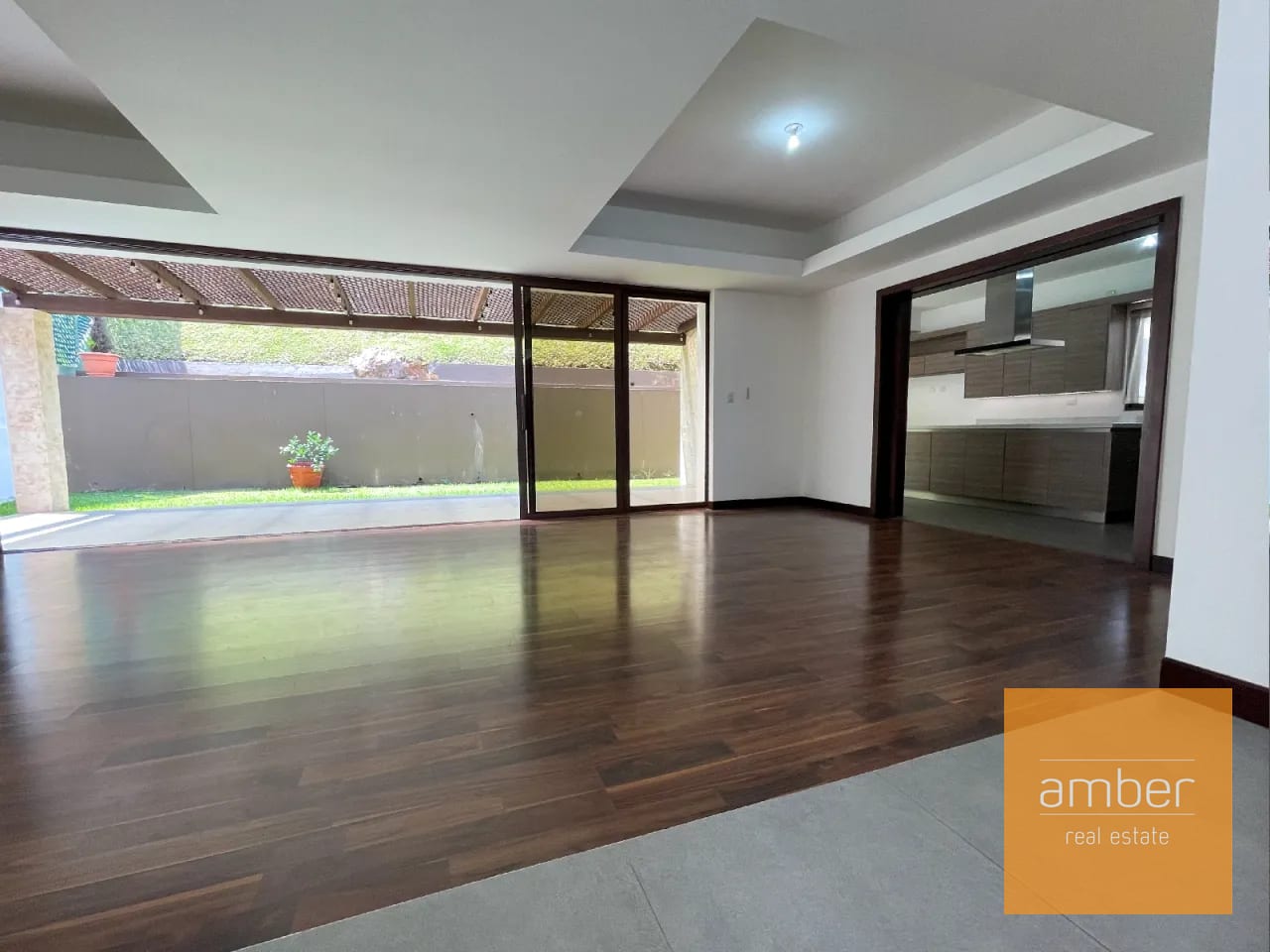 Casa en Lomas de San Isidro, zona 16 (copia) — Casa en Alquiler en Lomas de San Isidro, Zona 16, Guatemala, Ciudad — foto 2 de 11