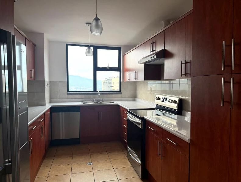 Apartamento en Alquiler, Edificio Bellagio, zona 14 — Apartamento en Alquiler en Bellagio, Zona 14, Guatemala, Ciudad — foto 4 de 13