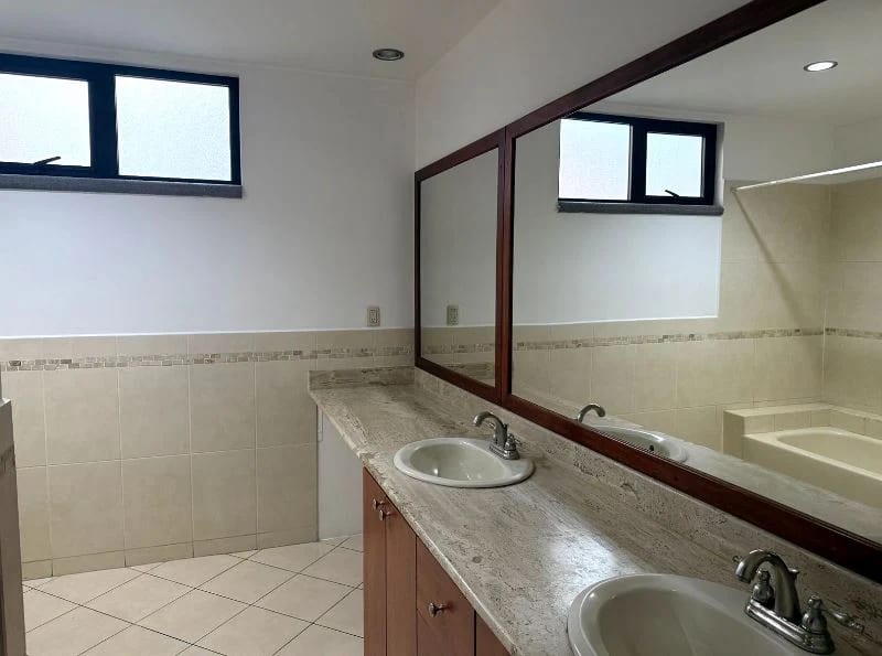 Apartamento en Alquiler, Edificio Bellagio, zona 14 — Apartamento en Alquiler en Bellagio, Zona 14, Guatemala, Ciudad — foto 11 de 13