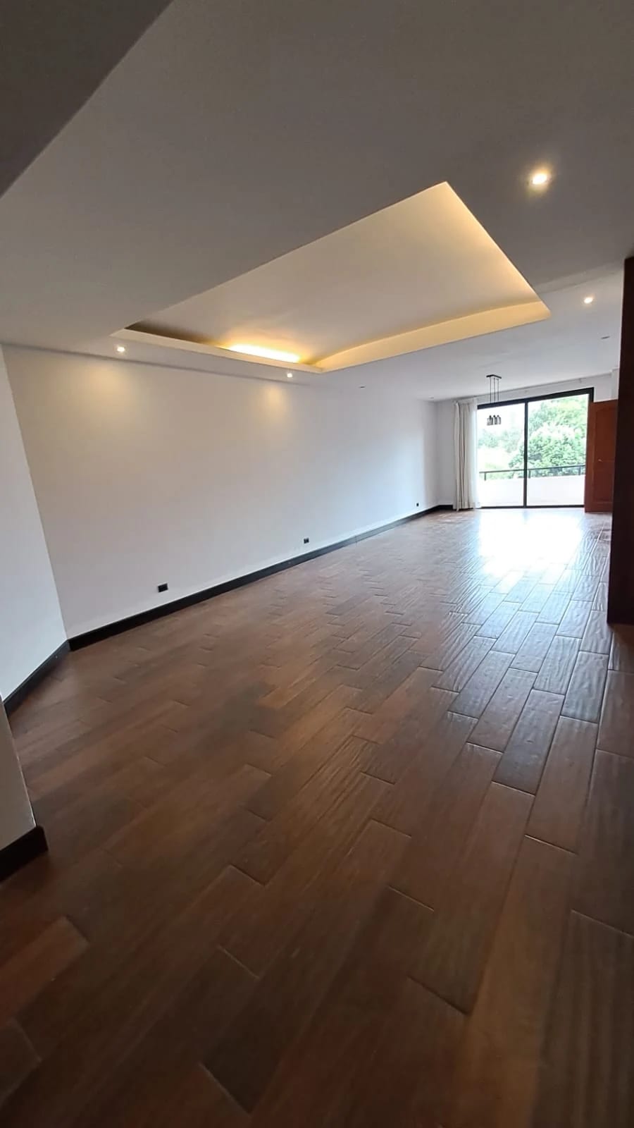 Amplio Apartamento en Alquiler – Oakland, Zona 10 — Apartamento en Alquiler en Zona 10, Guatemala, Ciudad — foto 1 de 15