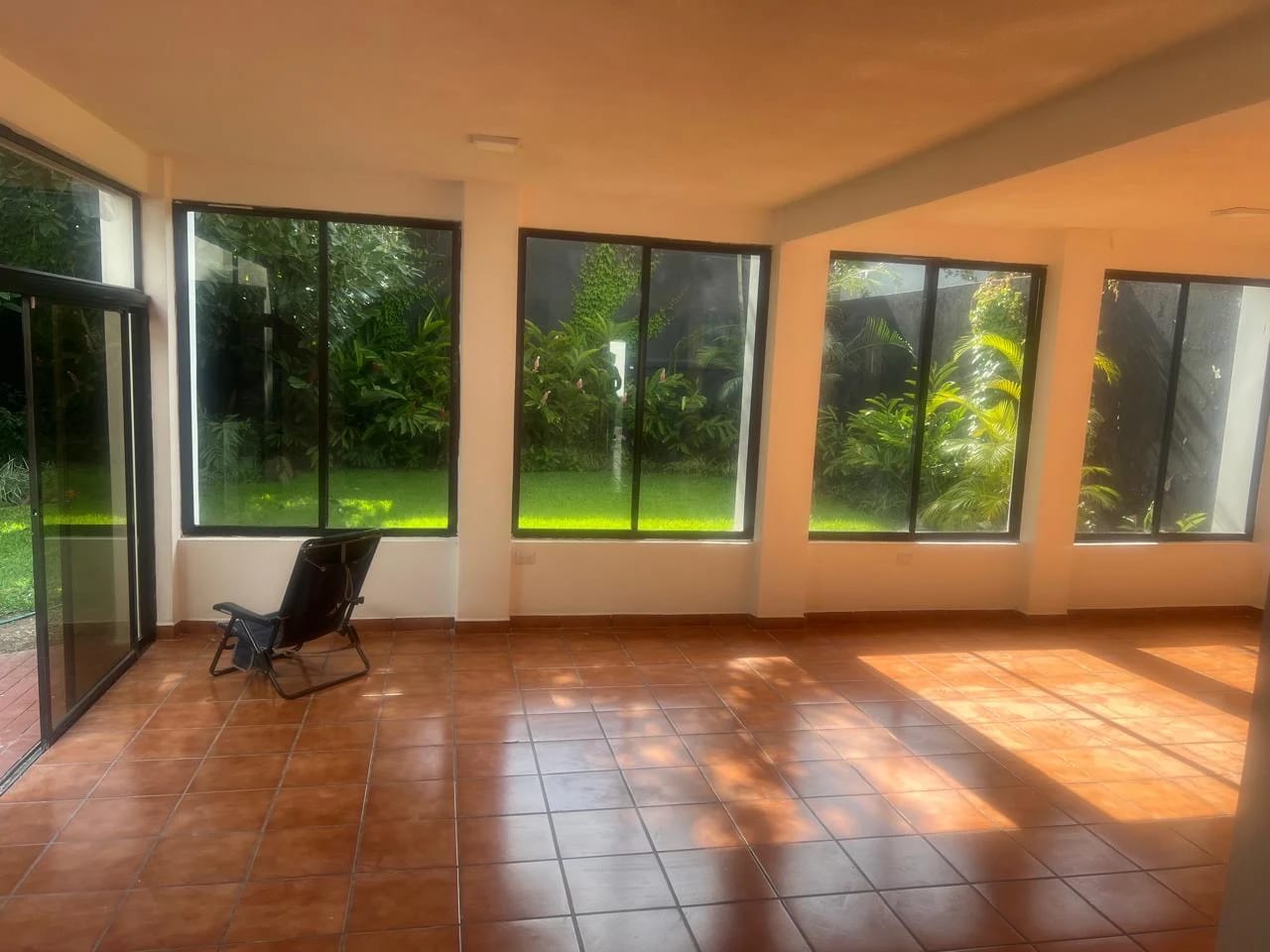 Casa en Alquiler – Zona 14 | Sector La Villa — Casa en Alquiler en La Villa, Zona 14, Guatemala, Ciudad — foto 1 de 14