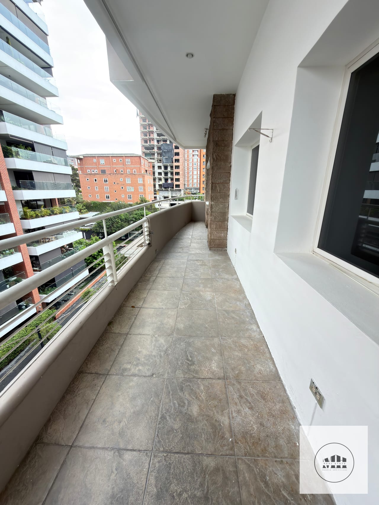 Bellisimo y amplio apartamento zona 14 — Apartamento en Venta en Terranova, Zona 14, Guatemala, Ciudad — foto 2 de 11