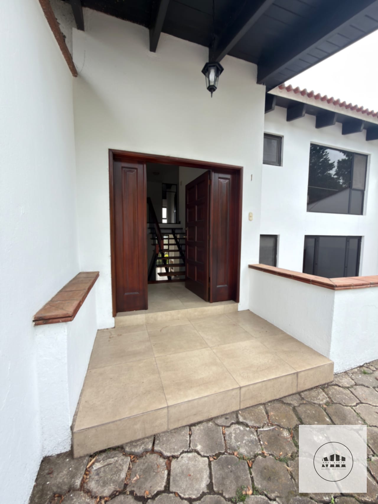 Bellisima casa en renta zona 10 — Casa en Alquiler en Zona 10, Guatemala, Ciudad — foto 9 de 17