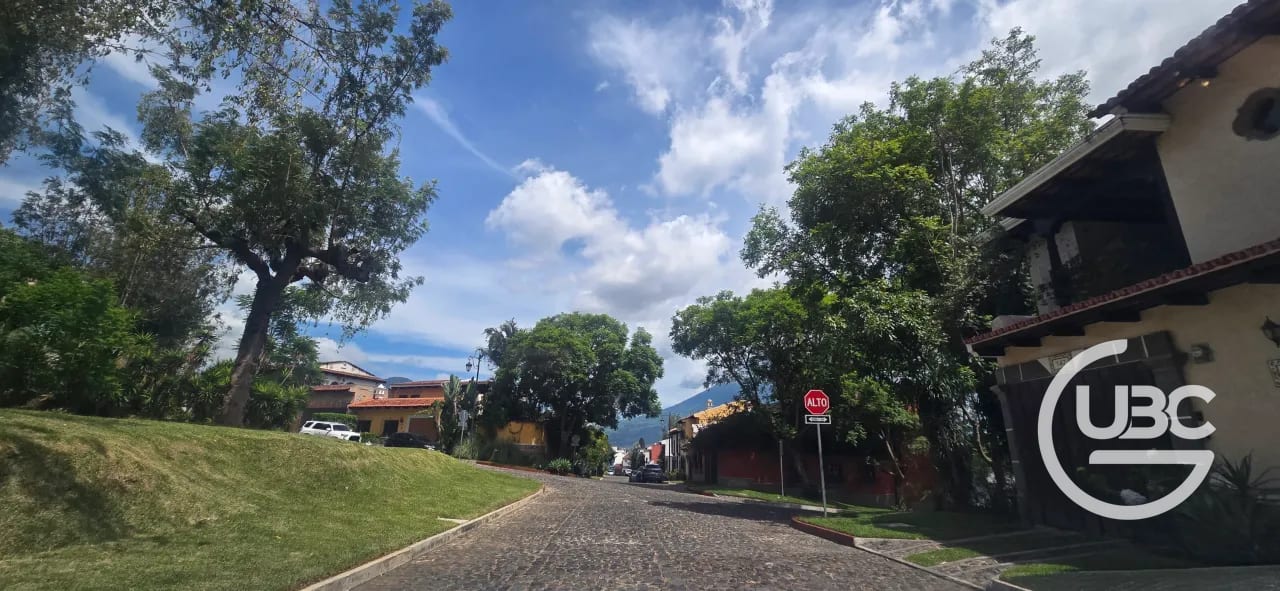 Exclusivo terreno de esquina en Venta en Bella Vista Antigua Guatemala — Terreno en Venta en Jocotenango, Sacatepéquez — foto 4 de 7