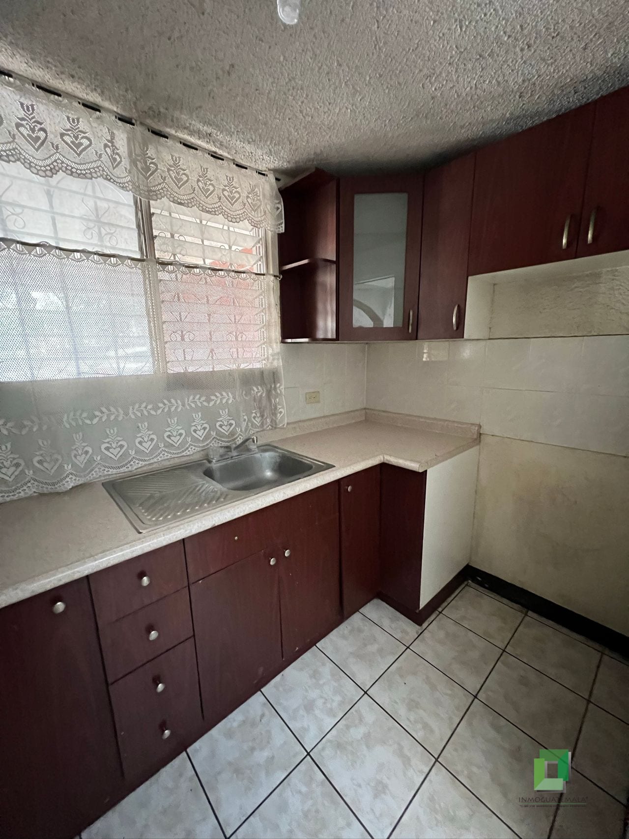 Casa renta San Cristobal Santa Barbara — Casa en Alquiler en Zona 8 Mixco, Guatemala, Ciudad — foto 3 de 11