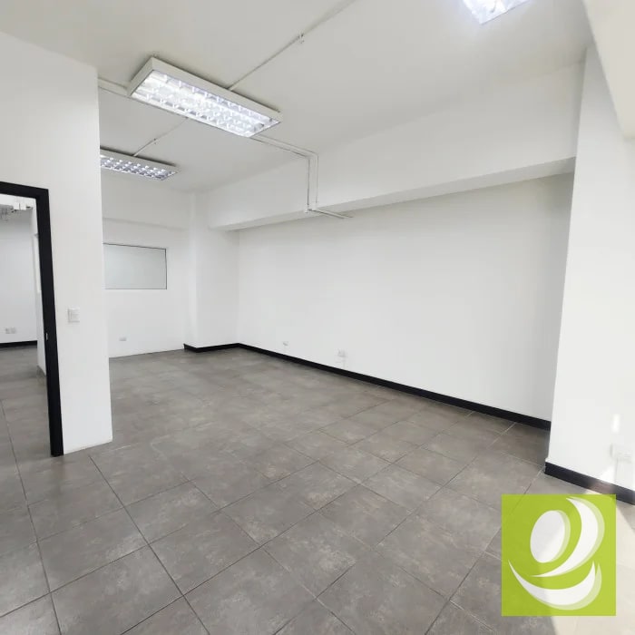 Oficina Moderna en Renta Zona 10 - 9
