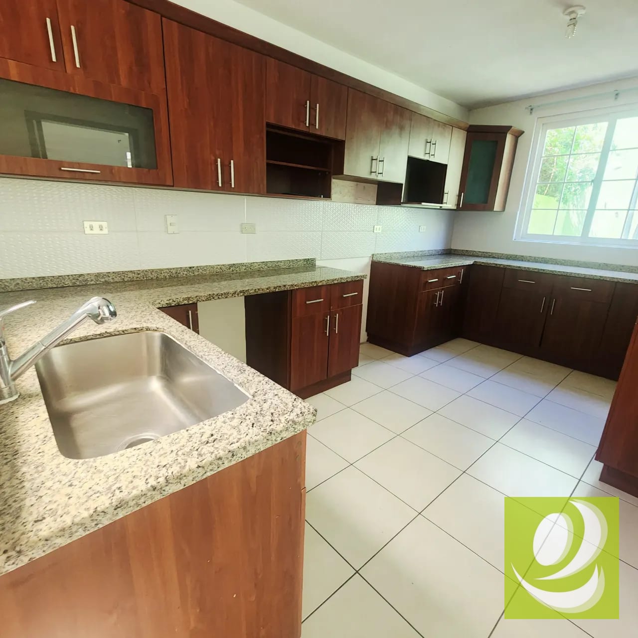 Vendo Casa en CAES ENTRE VERDES — Casa en Venta en Entreverdes, Carretera a El Salvador, Guatemala, Ciudad — foto 7 de 9